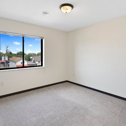 carpeted bedroom at Rivertown Residential Suites located in Monticello, MN