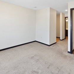 carpeted bedroom at Rivertown Residential Suites located in Monticello, MN